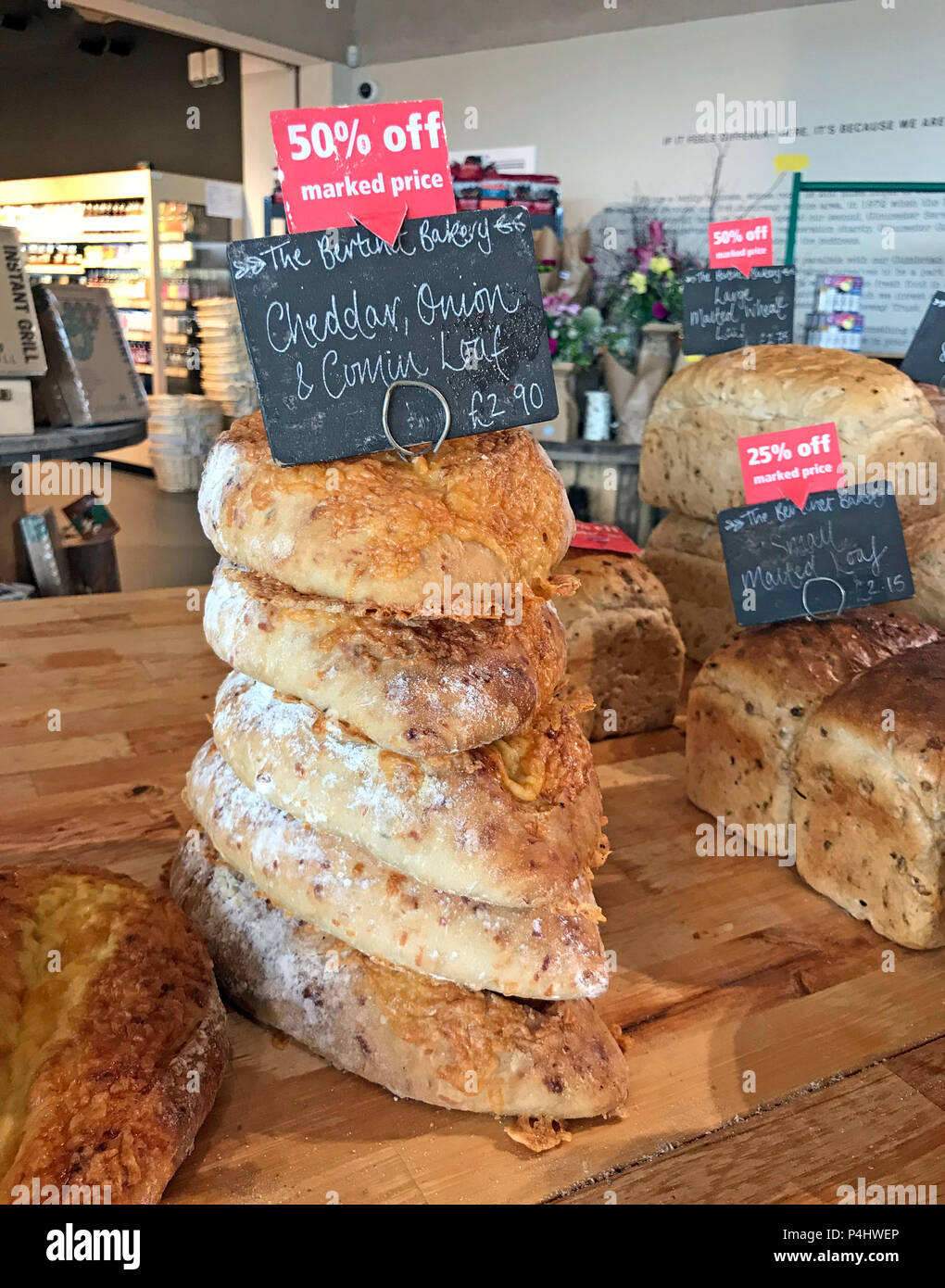 Du pain artisanal, M5 Boutique de la ferme de Gloucester, Gloucestershire, England, UK Banque D'Images