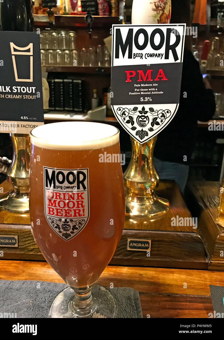 Moor Beer Company,PMA,Drink Moor Beer,Drink More Beer,bar pompe,Handpull,Somerset,England,UK,Pale Modern Ale Banque D'Images