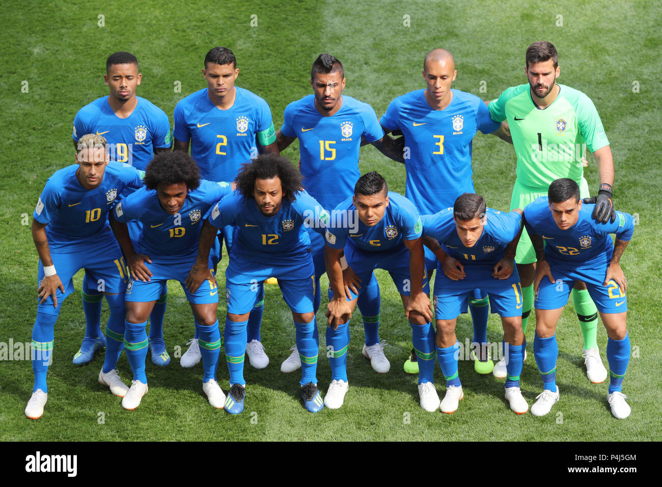 Groupe de l'équipe du Brésil, deuxième rangée (de gauche à droite) Fernando Gabriel Jésus, Emiliano Thiago Silva, Jose Paulo Paulinho, Joao Miranda et Ramses Alisson. Première rangée (de gauche à droite) Neymar Junior, da Silva Willian, Marcelo Junior, Carlos Casemiro, Philippe Coutinho et conserva Fagner line jusqu'à venir de la Coupe du Monde de la Groupe E match à Saint Pétersbourg, Russie. Stade Banque D'Images