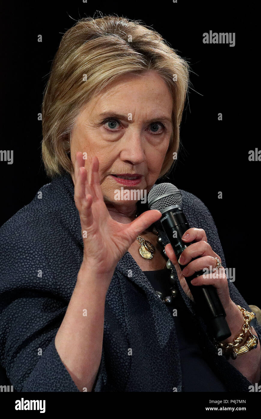 Hillary Clinton donne une conférence à l'Edmund Burke Lecture Theatre, Trinity College Dublin, avant de recevoir un diplôme honorifique de l'université. Photo date : vendredi 22 juin 2018. Voir l'histoire de Clinton IRLANDAIS PA. Crédit photo doit se lire : Brian Lawless/PA Wire Banque D'Images