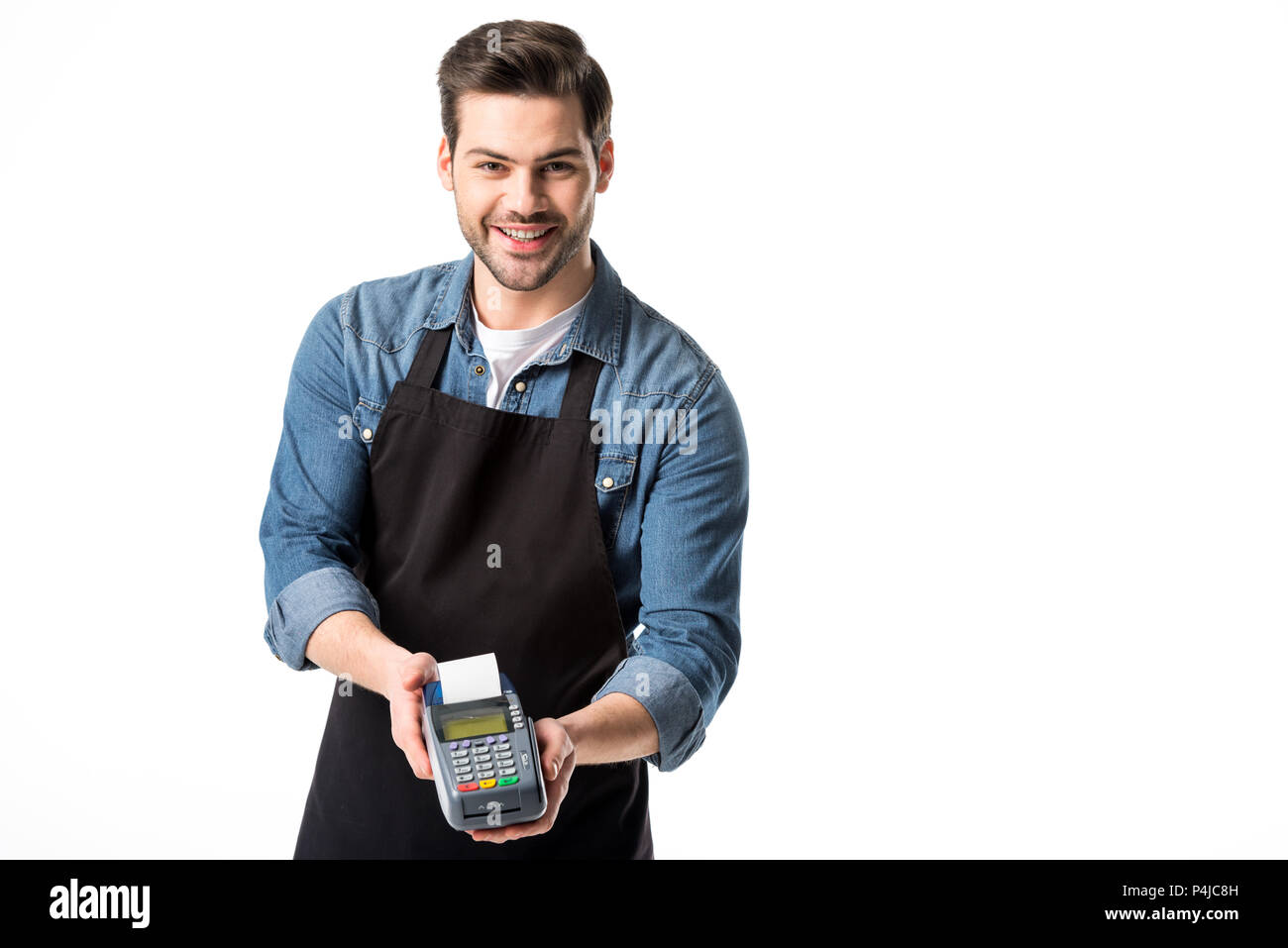 Portrait of smiling waiter en tablier avec lecteur de carte-clé isolated on white Banque D'Images