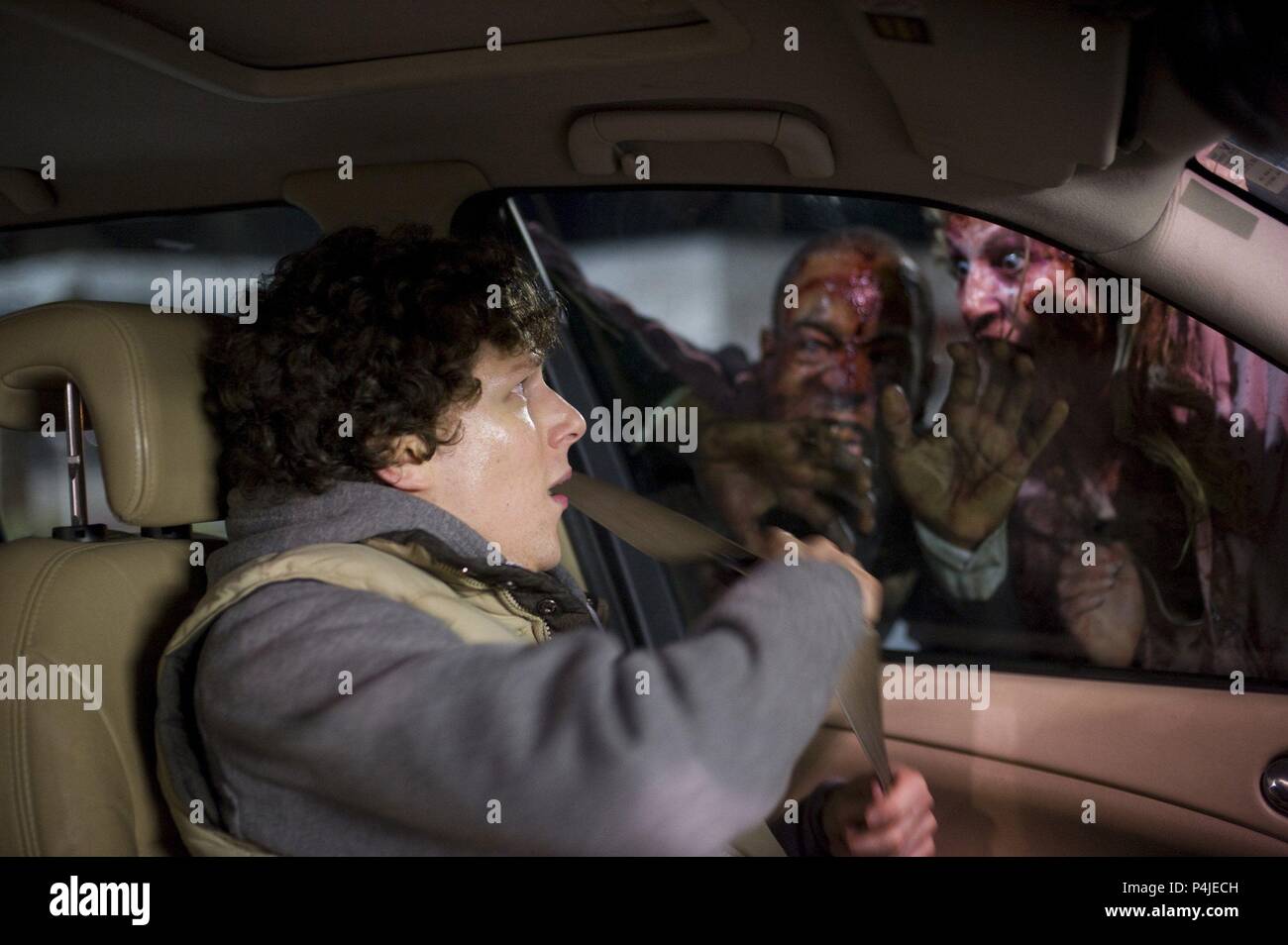 Titre original : ZOMBIELAND. Titre en anglais : ZOMBIELAND. Directeur de film : Ruben Fleischer. Année : 2009. Stars : Jesse Eisenberg. Credit : Columbia Pictures / Album Banque D'Images