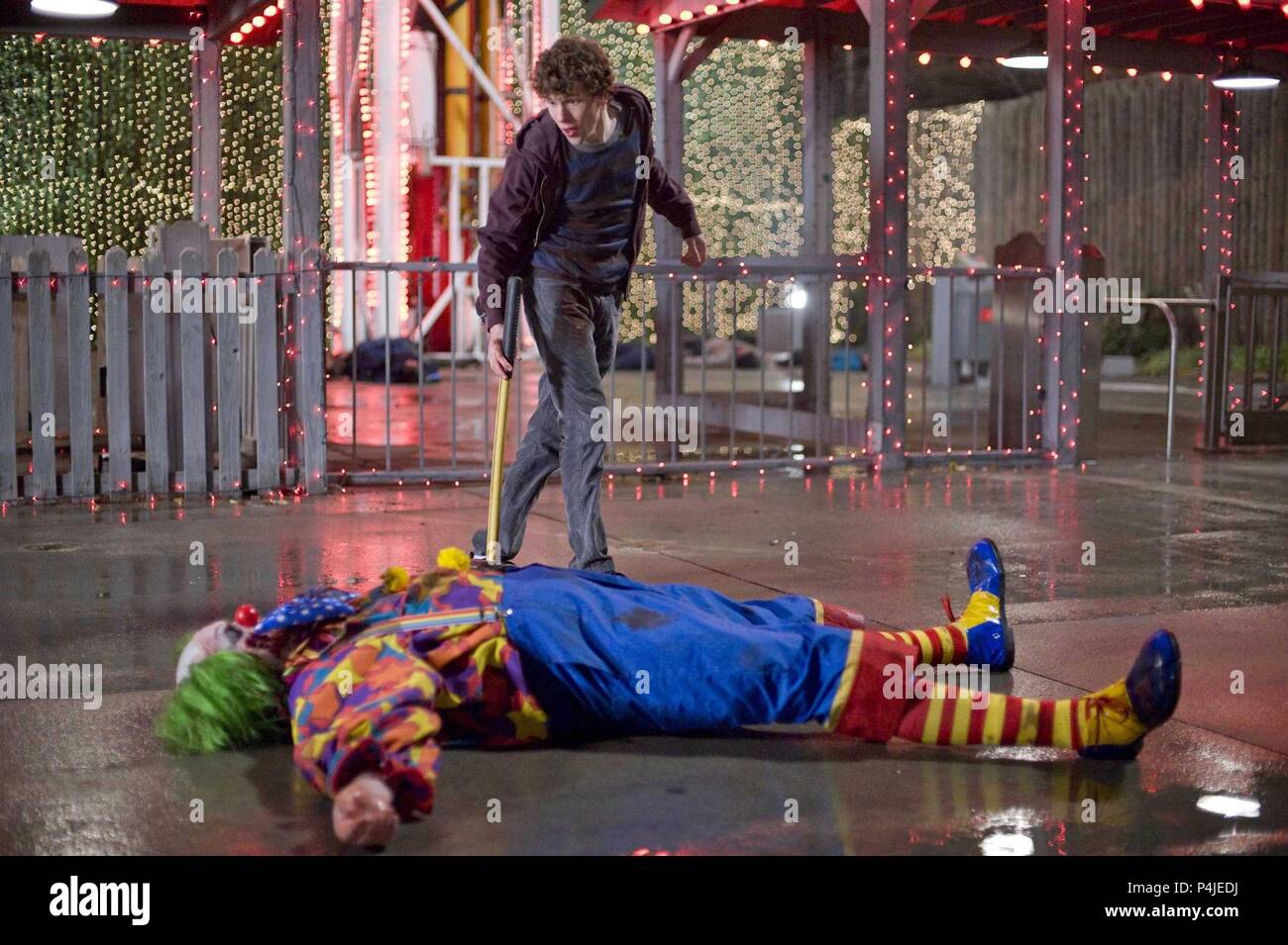 Titre original : ZOMBIELAND. Titre en anglais : ZOMBIELAND. Directeur de film : Ruben Fleischer. Année : 2009. Stars : Jesse Eisenberg. Credit : Columbia Pictures / Album Banque D'Images