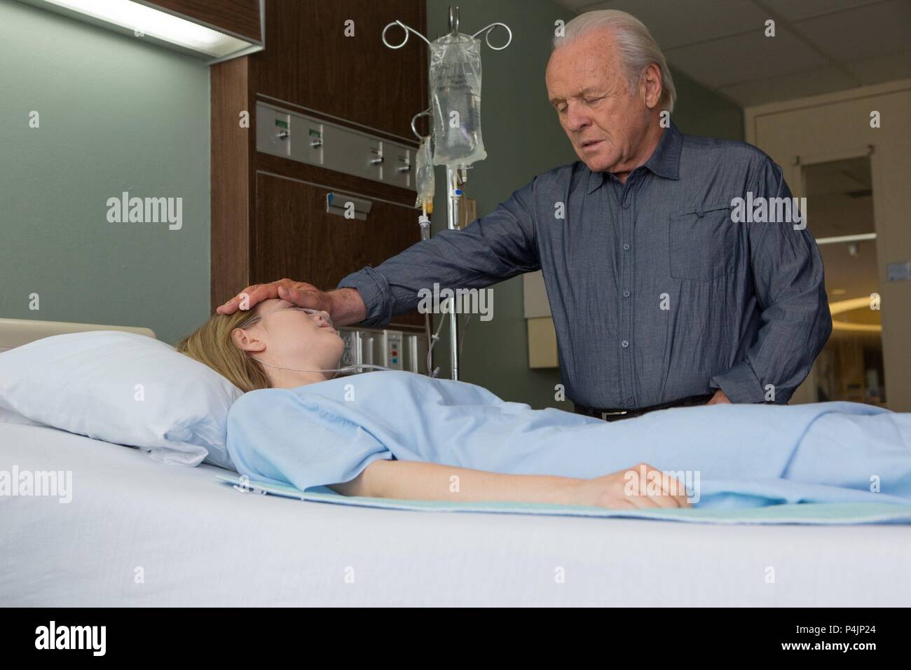 Titre original : du réconfort. Titre en anglais : du réconfort. Directeur de film : ALFONSO POYART. Année : 2015. Stars : Anthony Hopkins. Credit : EDEN ROCK SUPPORT/FILMNATION ENTERTAINMENT/FLYNN PHOTO COMPA / Album Banque D'Images