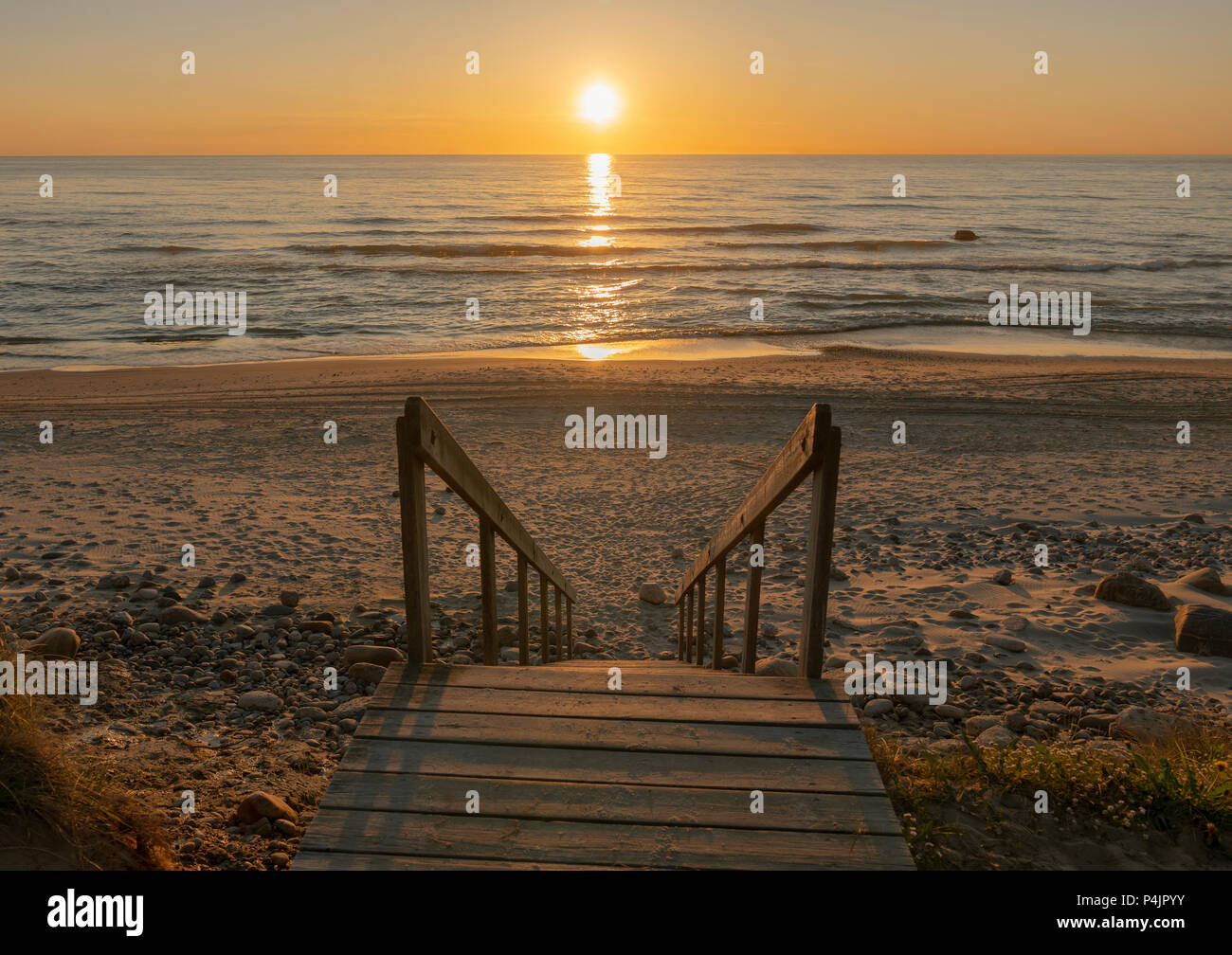 Le coucher du soleil, de la mer du Nord, au Danemark. Hirtshals Banque D'Images