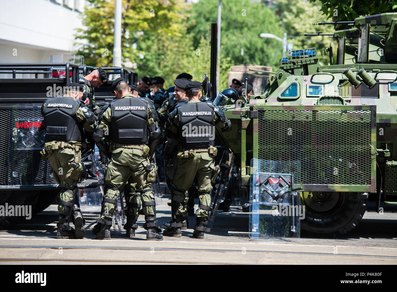 Belgrade, Serbie - le 27 mai 2018 : Gendarmery les forces de police spéciales avec des véhicules armés au cours de la Journée de la police Banque D'Images