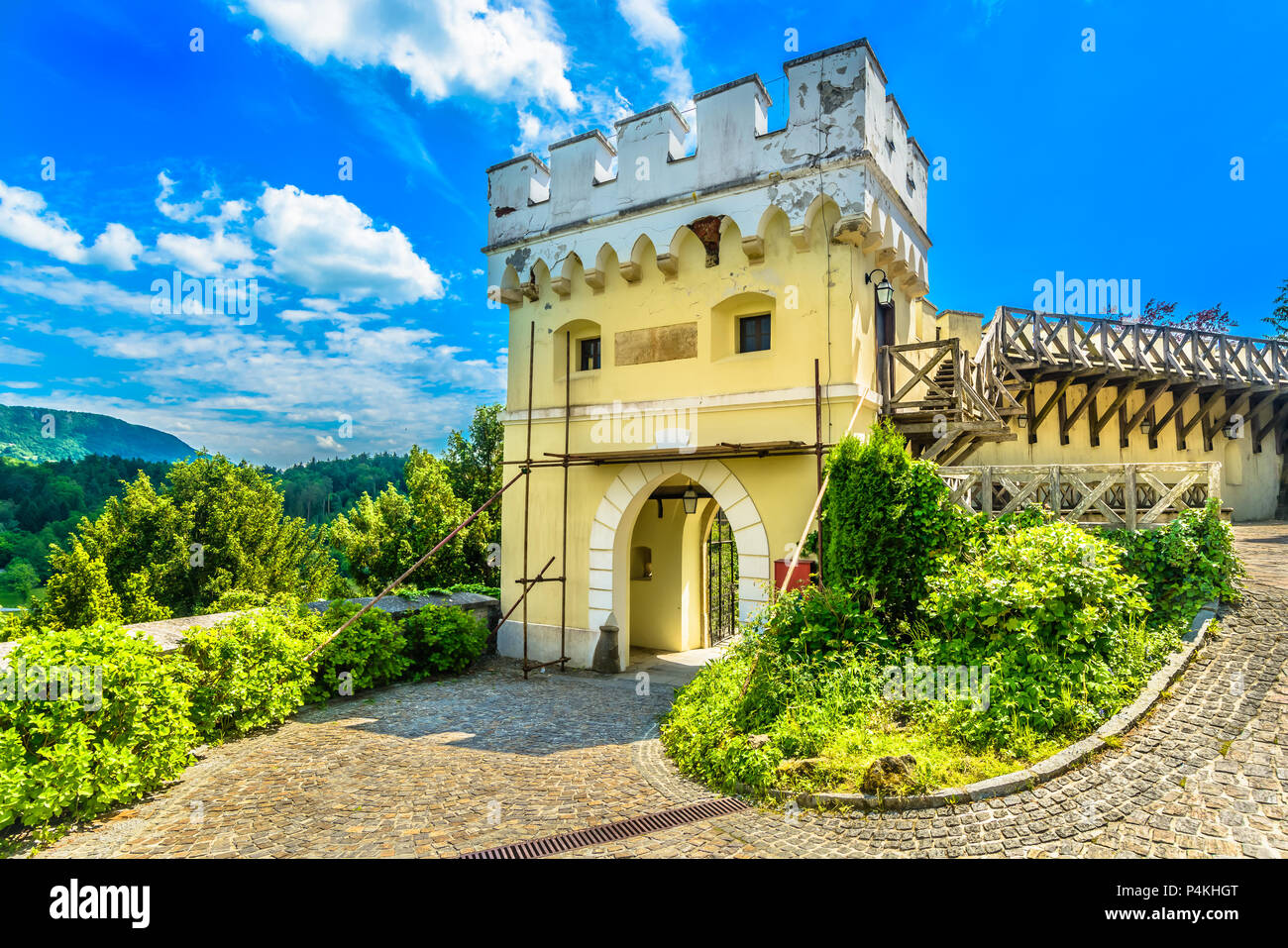 Vue panoramique au château historique dans station touristique populaire Trakoscan, Nord de la Croatie. Banque D'Images