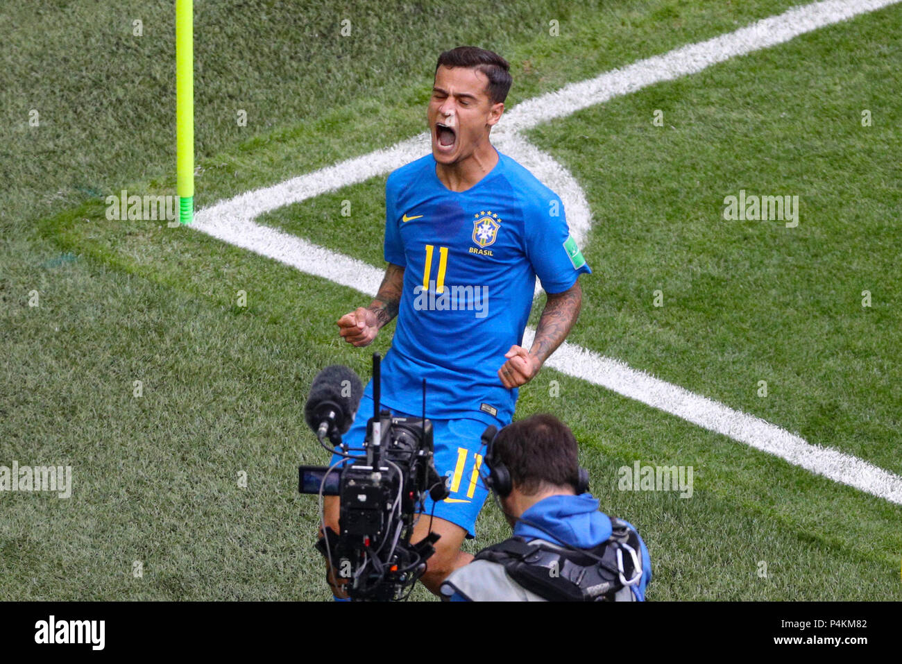 Philippe Coutinho du Brésil fête marquant son premier but de côtés du jeu pendant la Coupe du Monde de football Groupe E match à Saint Pétersbourg, Russie. Stade Banque D'Images