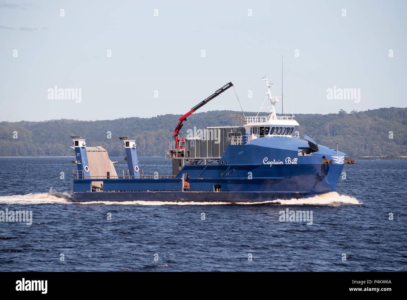 Saumon Huon barge de débarquement du Capitaine Bill sur le port Maquarie, Tasmanie Banque D'Images