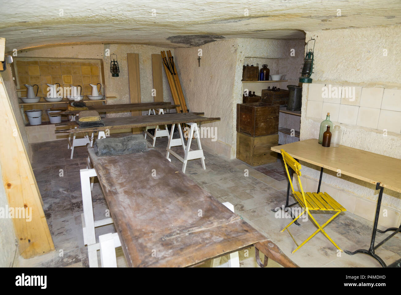 Les premiers soins / Soins médicaux / chambre à l'intérieur de l'établissement abri tunnel tunnels / Intérieur / underground au Musée de la guerre à Malte, Malte. (91) Banque D'Images