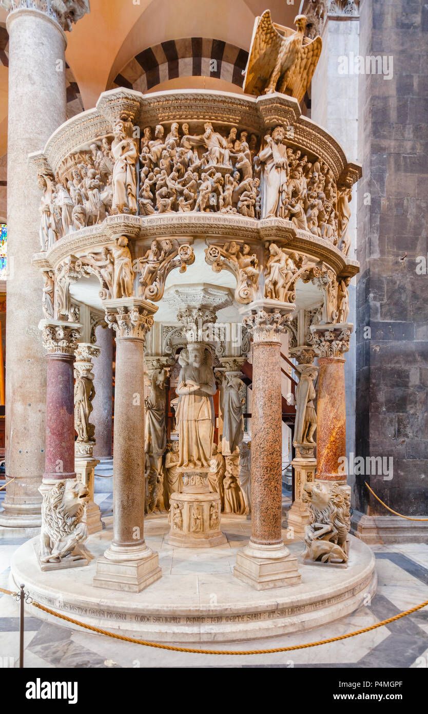 Pise, Italie - 31 MAI 2018 : Chaire gothique italien de Giovanni Pisano à Pise Cathédrale à la Place des Miracles (Piazza del Duomo) Banque D'Images