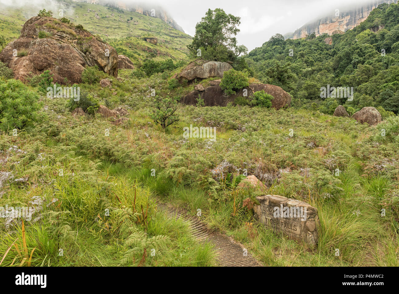 Parc national royal natal, AFRIQUE DU SUD - 16 mars 2018 : un panneau directionnel sur la piste vers Lookout et Tiger Rock Falls Banque D'Images