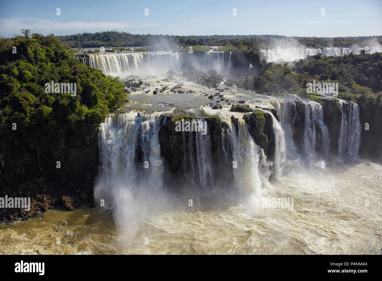 Le domaine de l'Iguazu est un ensemble d'environ 275 cascades de la rivière Iguazu (bassin versant de la rivière Parana), situé entre l'Iguazu Nationa Banque D'Images