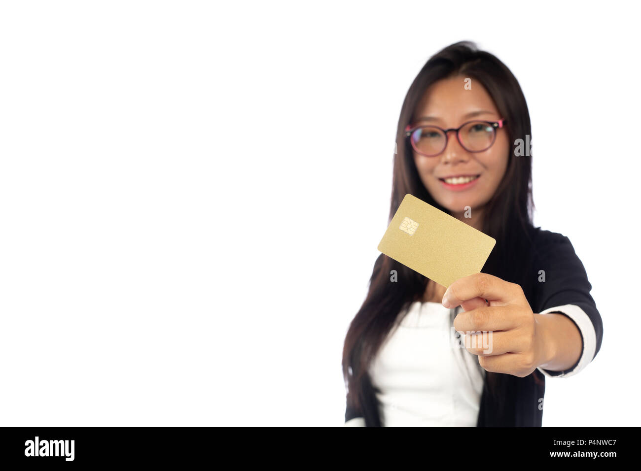 Man in suit holding montrant business smart card isolé sur fond blanc. Banque D'Images