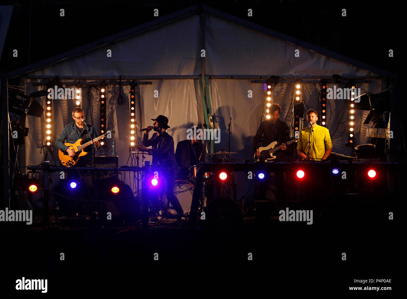 Newcastle, Royaume-Uni. 22 juin 2018. Maximo Park d'effectuer, à la cérémonie d'ouverture de la grande exposition du Nord à Newcastle-upon-Tyne, en Angleterre. Les 80 jours du festival, une célébration de l'innovation, le patrimoine industriel et les arts et se déroule jusqu'au 9 septembre 2018. Crédit : Stuart Forster/Alamy Live News Banque D'Images