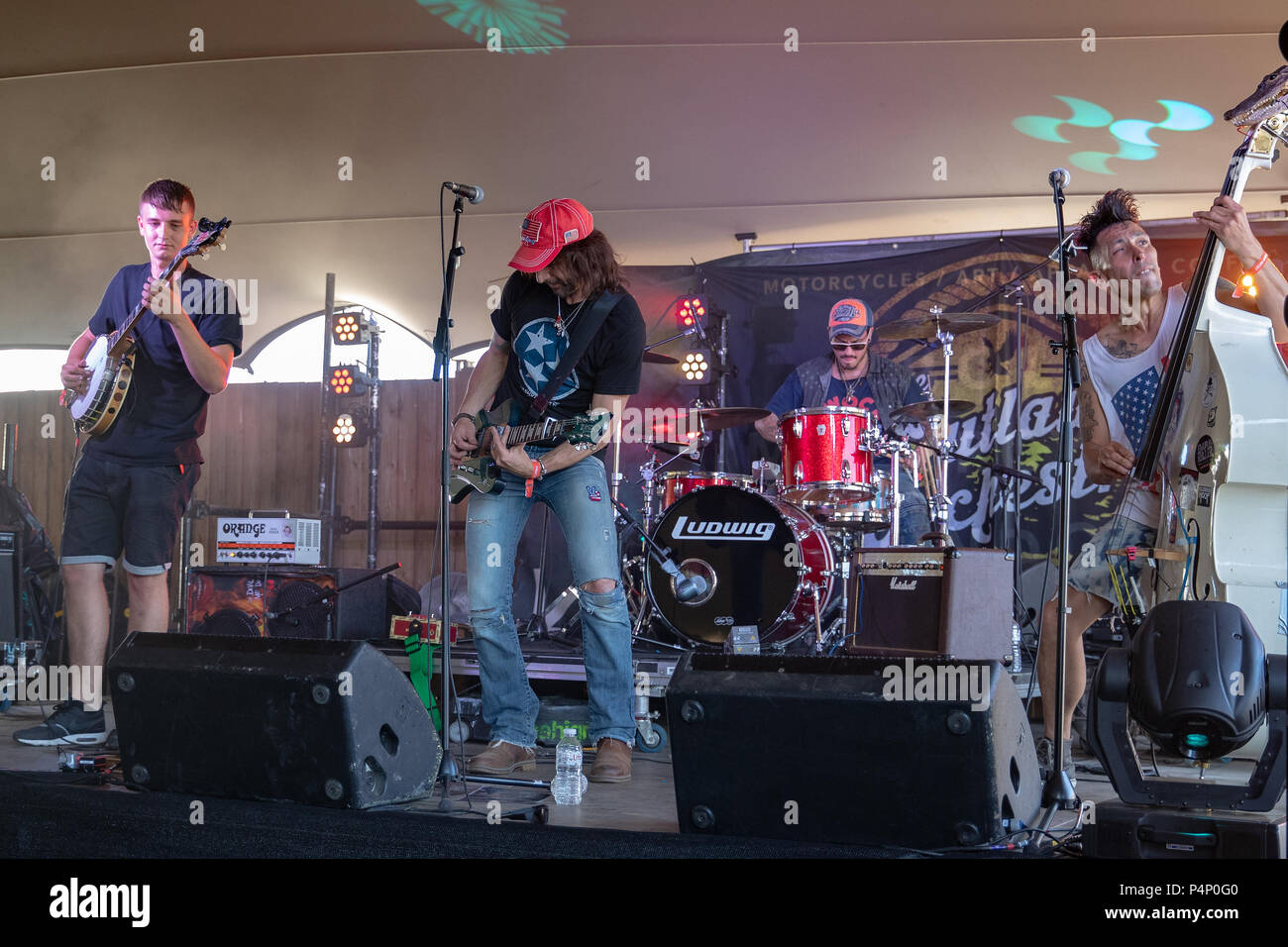 Tunbridge Wells, Royaume-Uni. 22 Juin, 2018. L'Outlaw Orchestra se produiront au Festival du cerf noir, Parc Geauga Lake'S Wildwater Kingdom Kent, Royaume-Uni..© Jason Richardson / Alamy Live News Banque D'Images