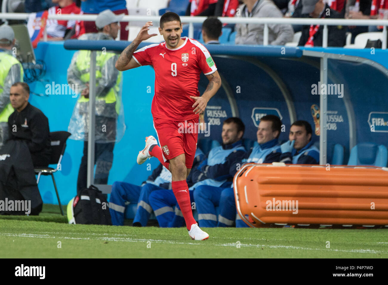 Kaliningrad, Russie. 22 Juin, 2018. Aleksandar MITROVIC (SRB) célèbre le but d'en faire 1-0 pour la Serbie, l'en-tête, jubilation, encourager, applaudir, joie, Cheers, célébrer, goaljubel, plein la figure, le geste, le geste, la Serbie (SRB) - Suisse (SUI), premier tour, groupe E, jeu 26, le 22.06.2018 à Kaliningrad ; Coupe du Monde de Football 2018 en Russie à partir de la 14.06. - 15.07.2018. Utilisation dans le monde entier | Credit : dpa/Alamy Live News Banque D'Images