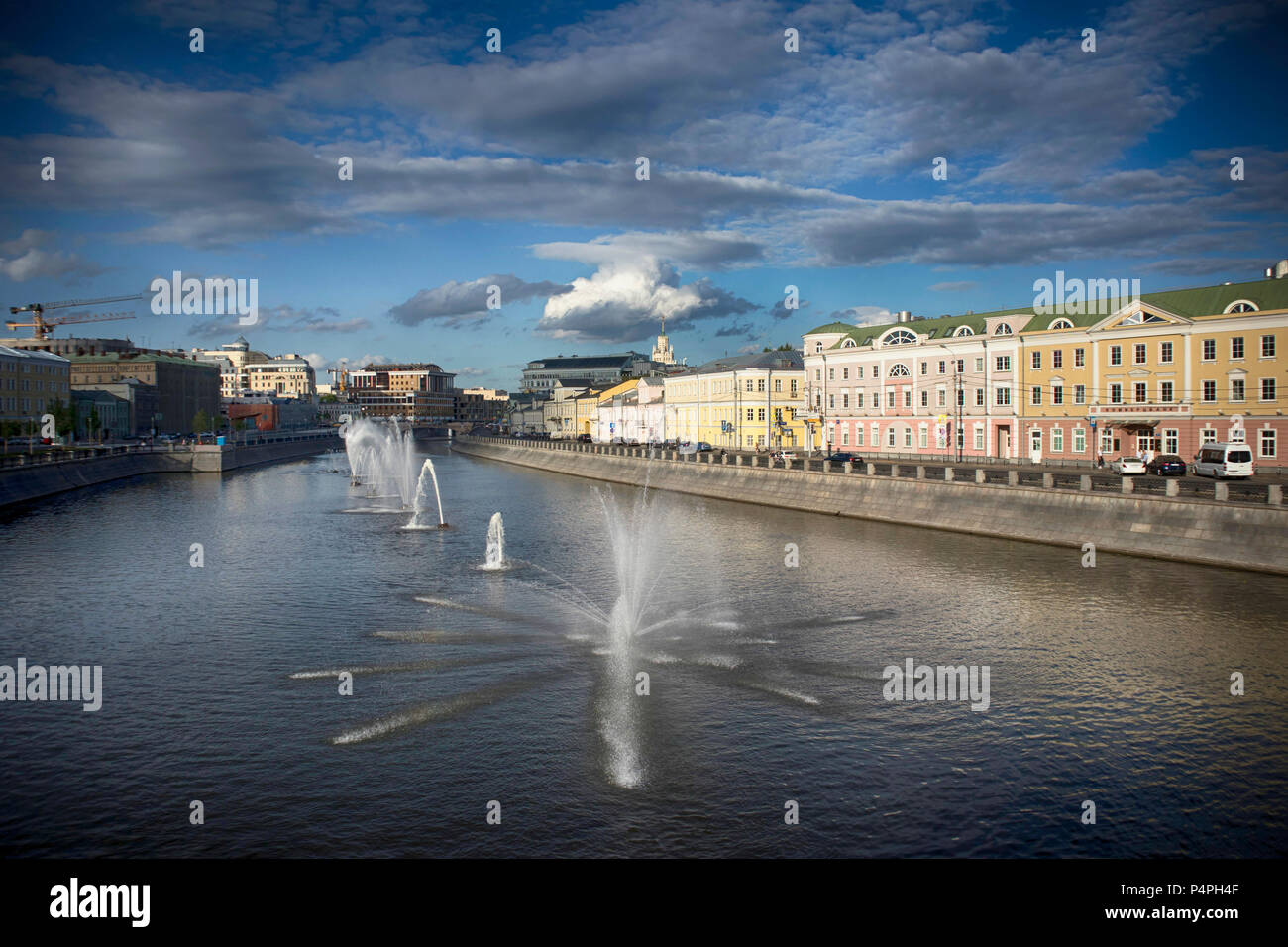 Moscou, Russie - 12 juin 2018 : La vue de pont à remblai Bolotnaya Banque D'Images