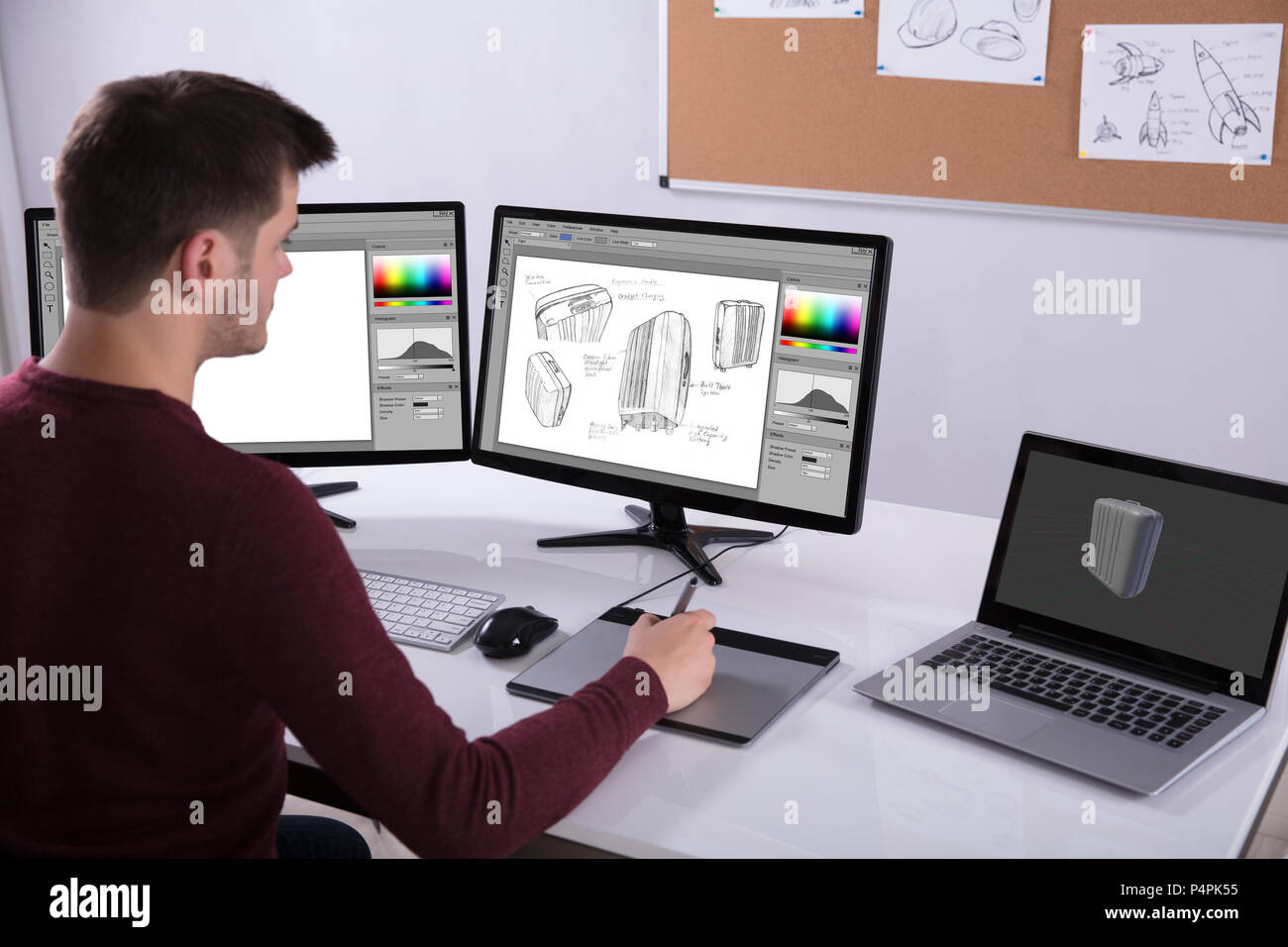 Vue latérale du Designer Dimensions valise sur ordinateur à l'aide de tablette graphique In Office Banque D'Images