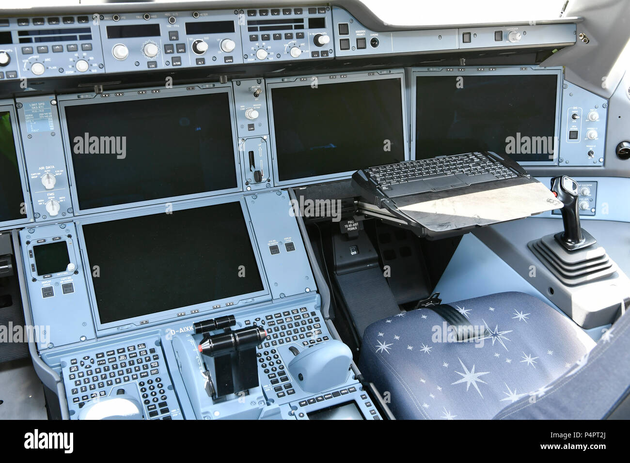 Lufthansa, nouvelles couleurs, Airbus, A350, A350-900, 900, Cockpit, bord, Commutateur, Moniteur, écran, Banque D'Images