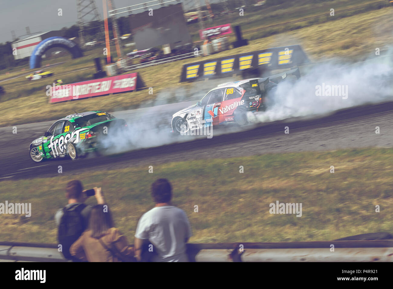 AutodromSpb, Saint-Pétersbourg, Russie - Août 16, 2018 : voiture de course puissante dérive sur la piste de vitesse durant la première phase de l'Ouest série dérive russe Banque D'Images