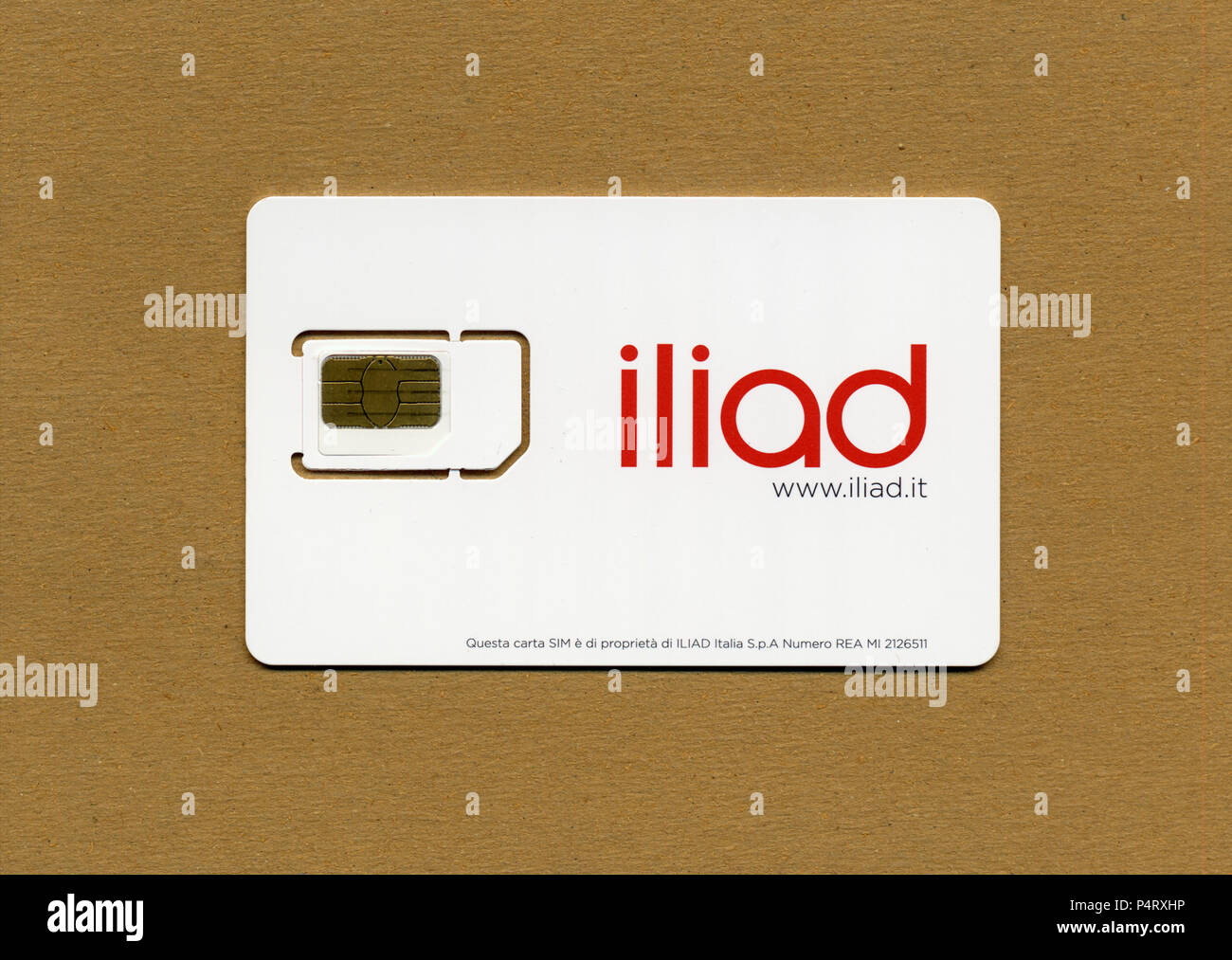 MILAN, ITALIE - CIRCA Juin 2018 : Iliade carte sim. Iliade, déjà présent en  France comme Free Mobile, est la nouvelle et quatrième opérateur de  téléphonie mobile en Italie Photo Stock - Alamy