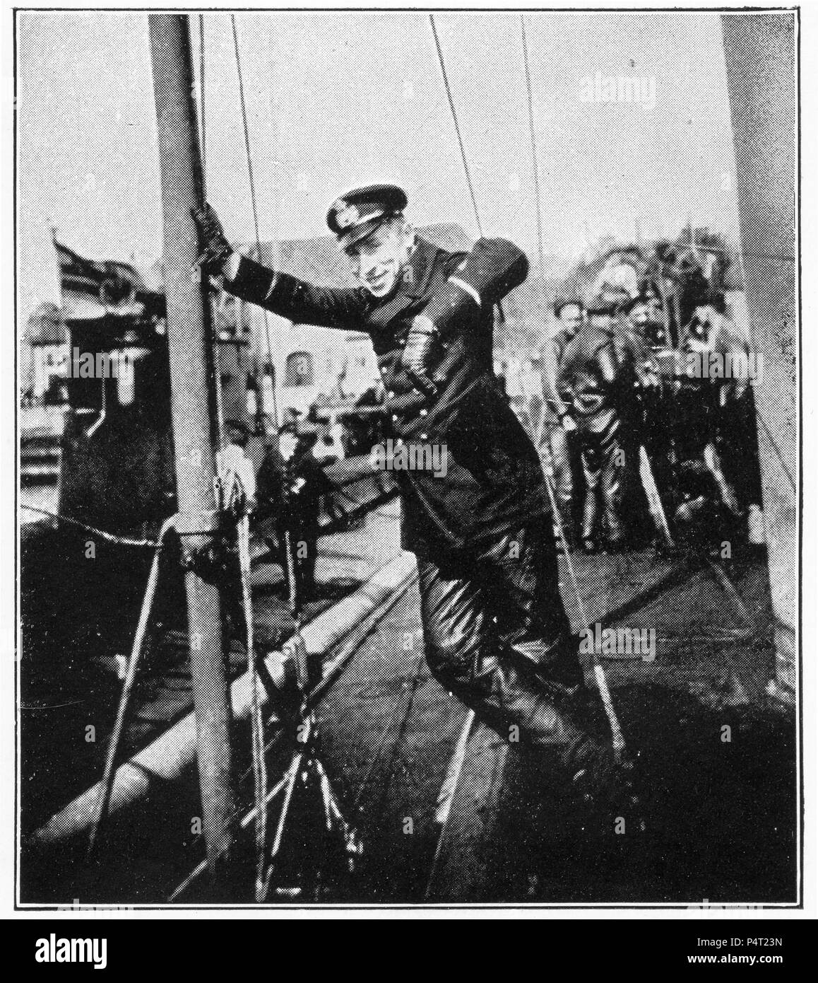 Portrait en demi-teinte de l'officier de quart Rudolph Zentner à bord du sous-marin allemand U-20, qui a coulé le Lusitania. Banque D'Images