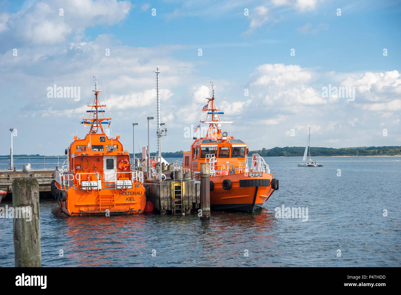 Bateaux-pilotes dans l'embouchure de la Trave, Travemünde, mer Baltique, Schleswig-Holstein, Allemagne Banque D'Images