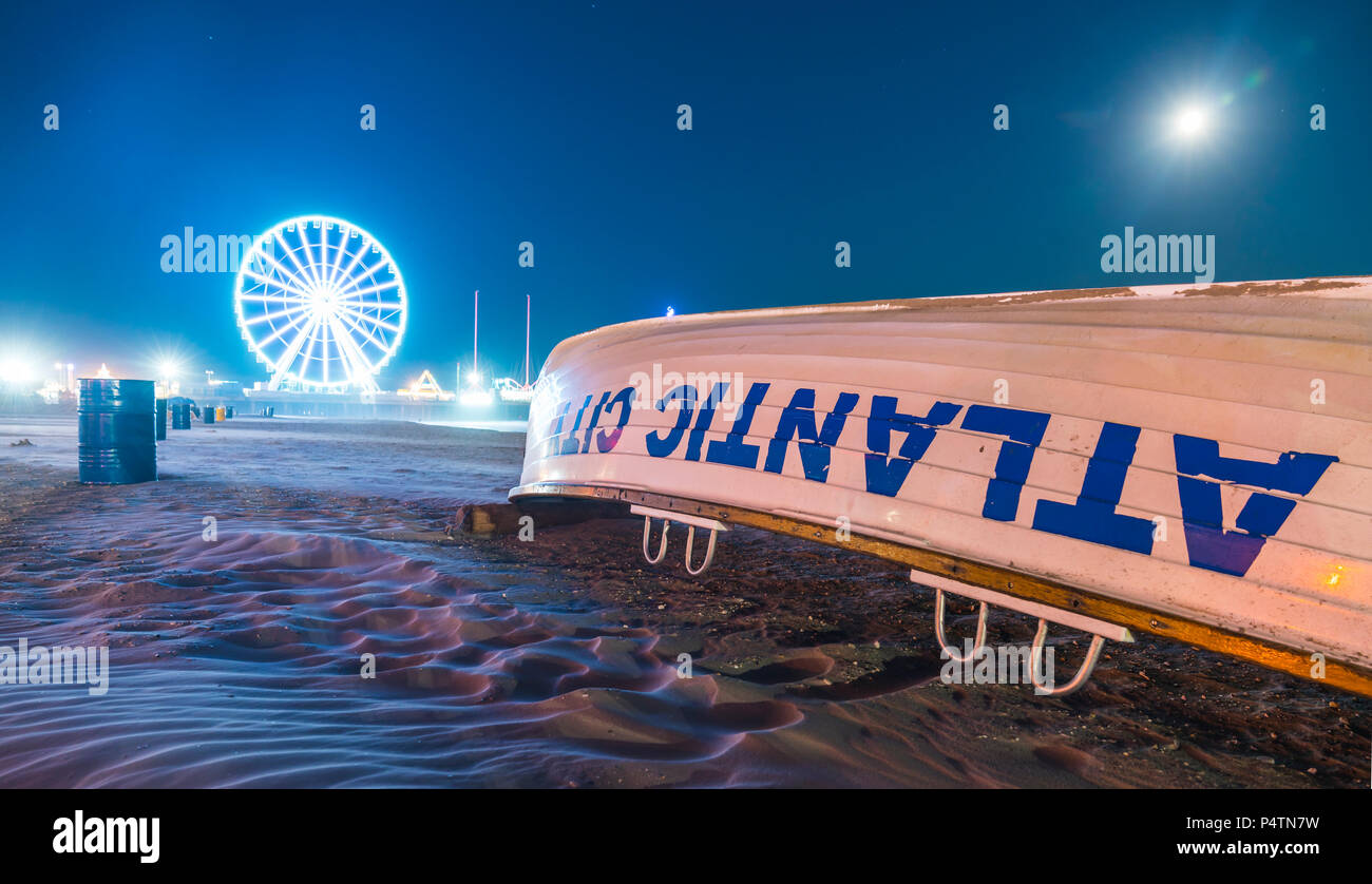 Atlantic City, New Jersey, USA. 09-04-17 : Atlantic City Boardwalk de nuit. Banque D'Images