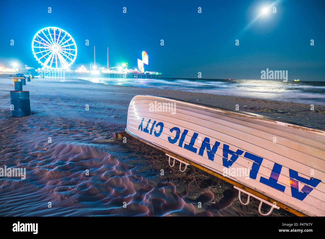 Atlantic City, New Jersey, USA. 09-04-17 : Atlantic City Boardwalk de nuit. Banque D'Images