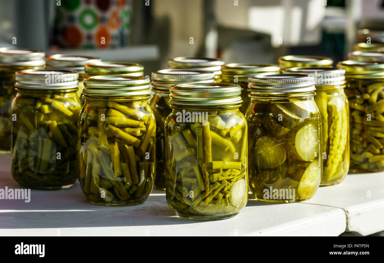 Pinte bocaux de légumes en conserve Maison Banque D'Images