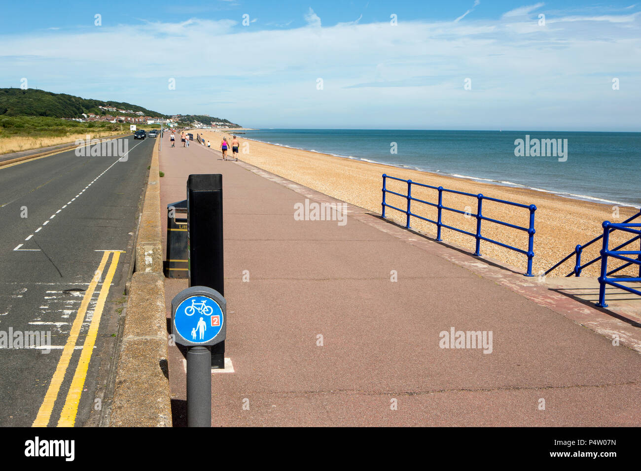 Des interdictions de stationnement sur Princess Parade, Hythe, dans le Kent. Banque D'Images