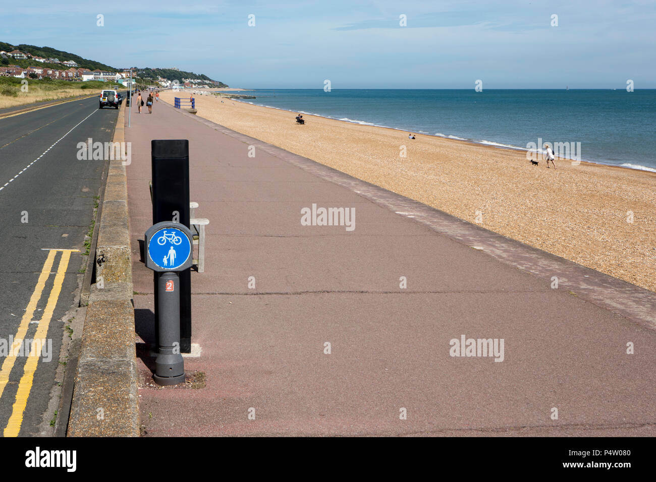 Des interdictions de stationnement sur Princess Parade, Hythe, dans le Kent. Banque D'Images