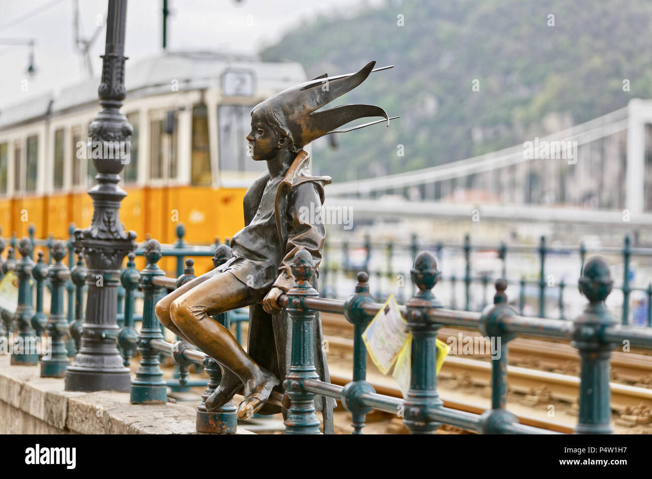 Une taille plus grande copie de la Petite Princesse statue créée par László Marton sur la promenade du Danube à Budapest, Hongrie. Banque D'Images