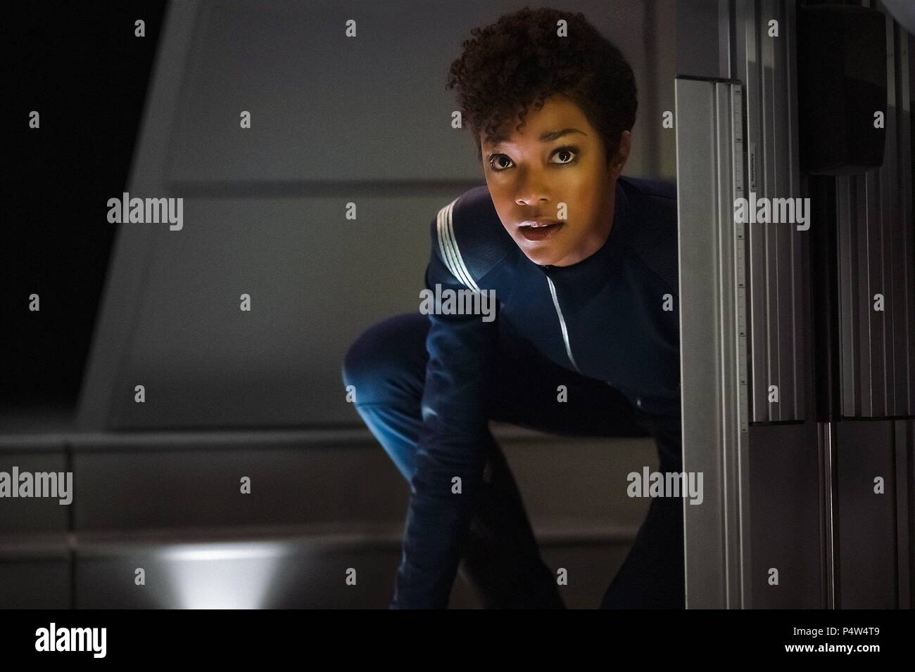 Description : Saison 1. Titre original : STAR TREK : LA DÉCOUVERTE. Titre en anglais : STAR TREK : LA DÉCOUVERTE. Film Réalisateur : ALEX KURTZMAN ; Bryan Fuller. Année : 2017. Stars : MARTIN SONEQUA-vert. Credit : CBS Television Studios, Living Dead Guy Productions, Rodden / Album Banque D'Images