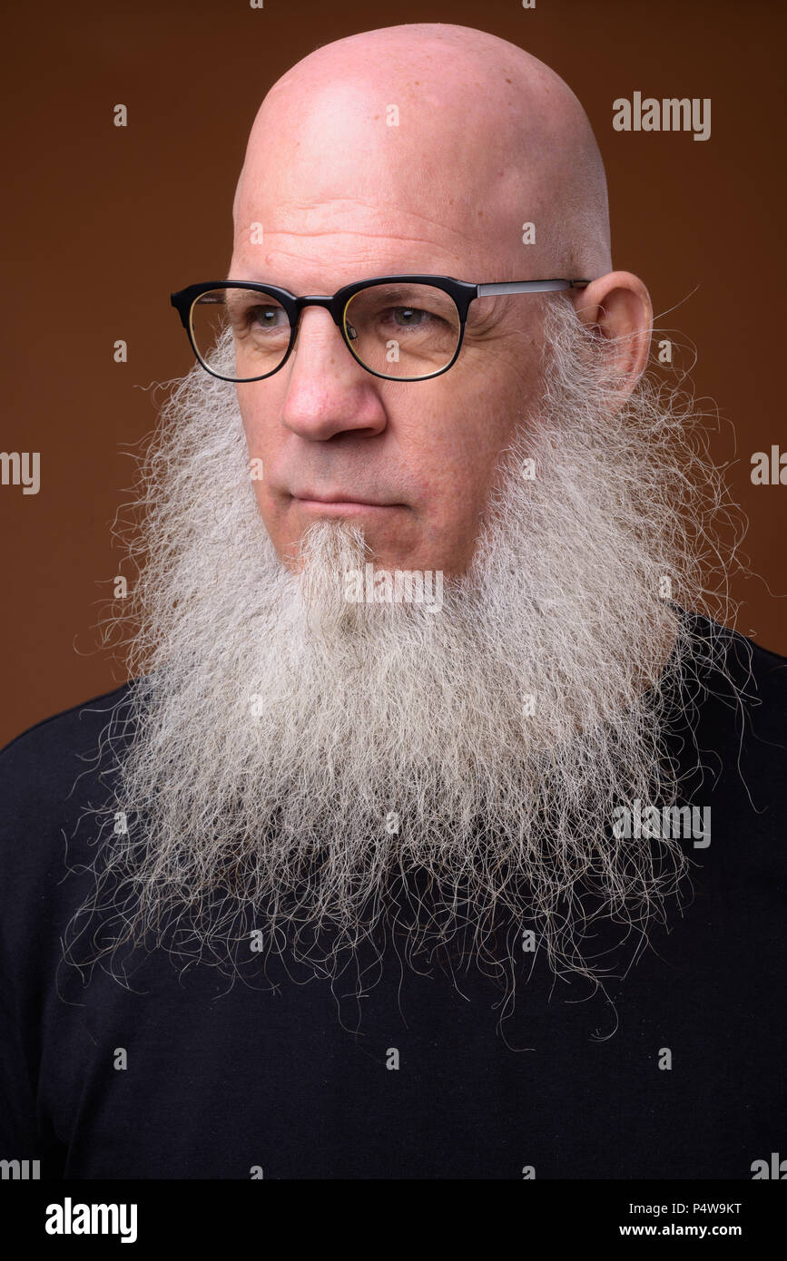 Homme chauve et barbe et Banque de photographies et d’images à haute résolution Alamy