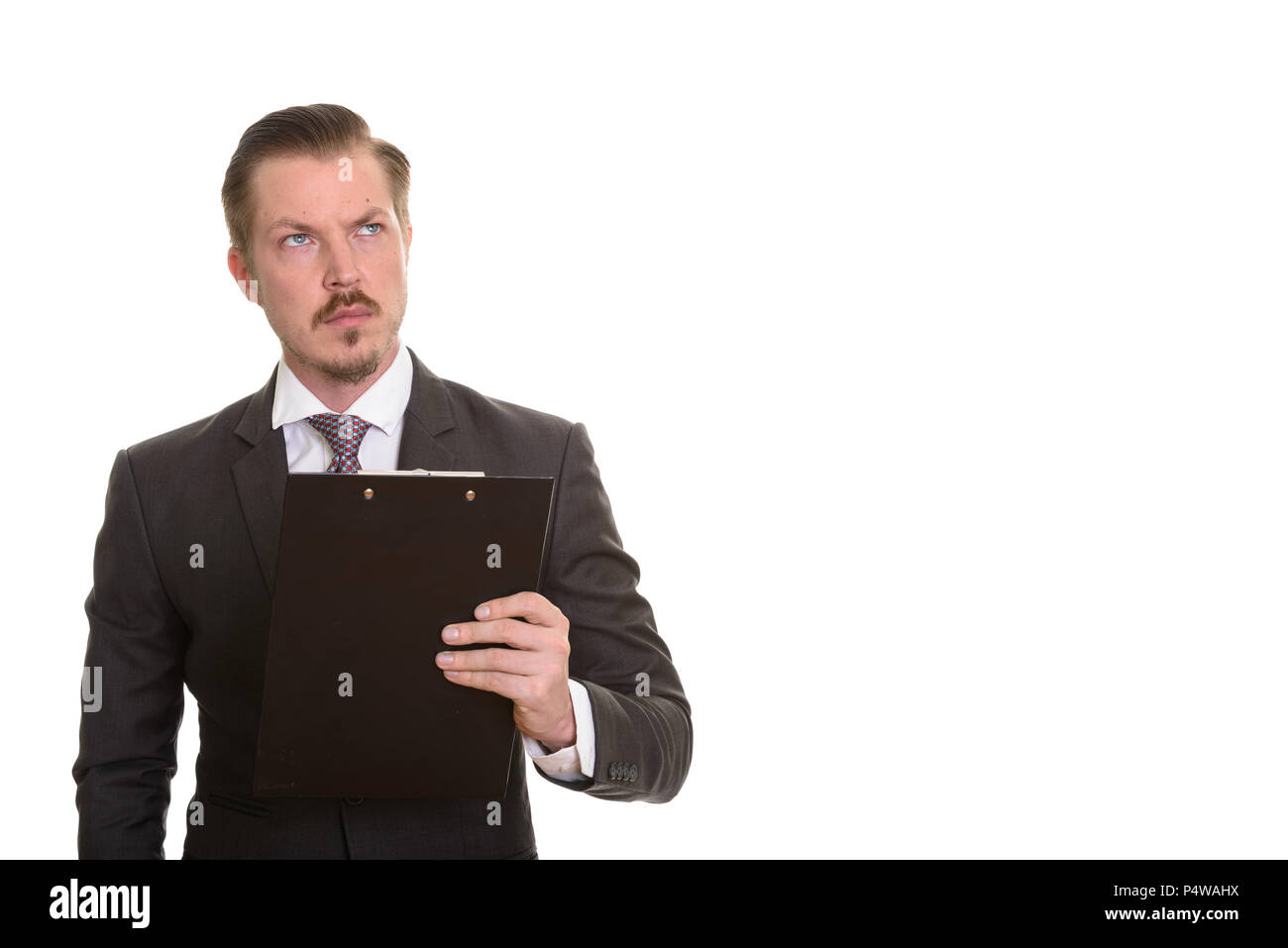 Portrait d'un homme contre isolé sur fond blanc Banque D'Images