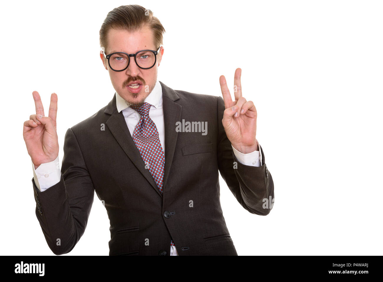 Portrait d'un homme contre isolé sur fond blanc Banque D'Images