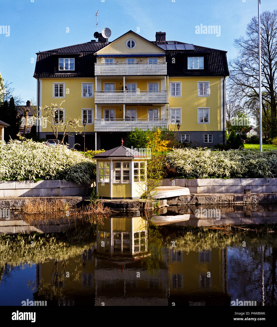 Le petit ruisseau qui traverse la ville de Norrtalje 50 miles au nord de Stockholm, photographié pendant trois saisons, hiver, printemps et automne. Banque D'Images