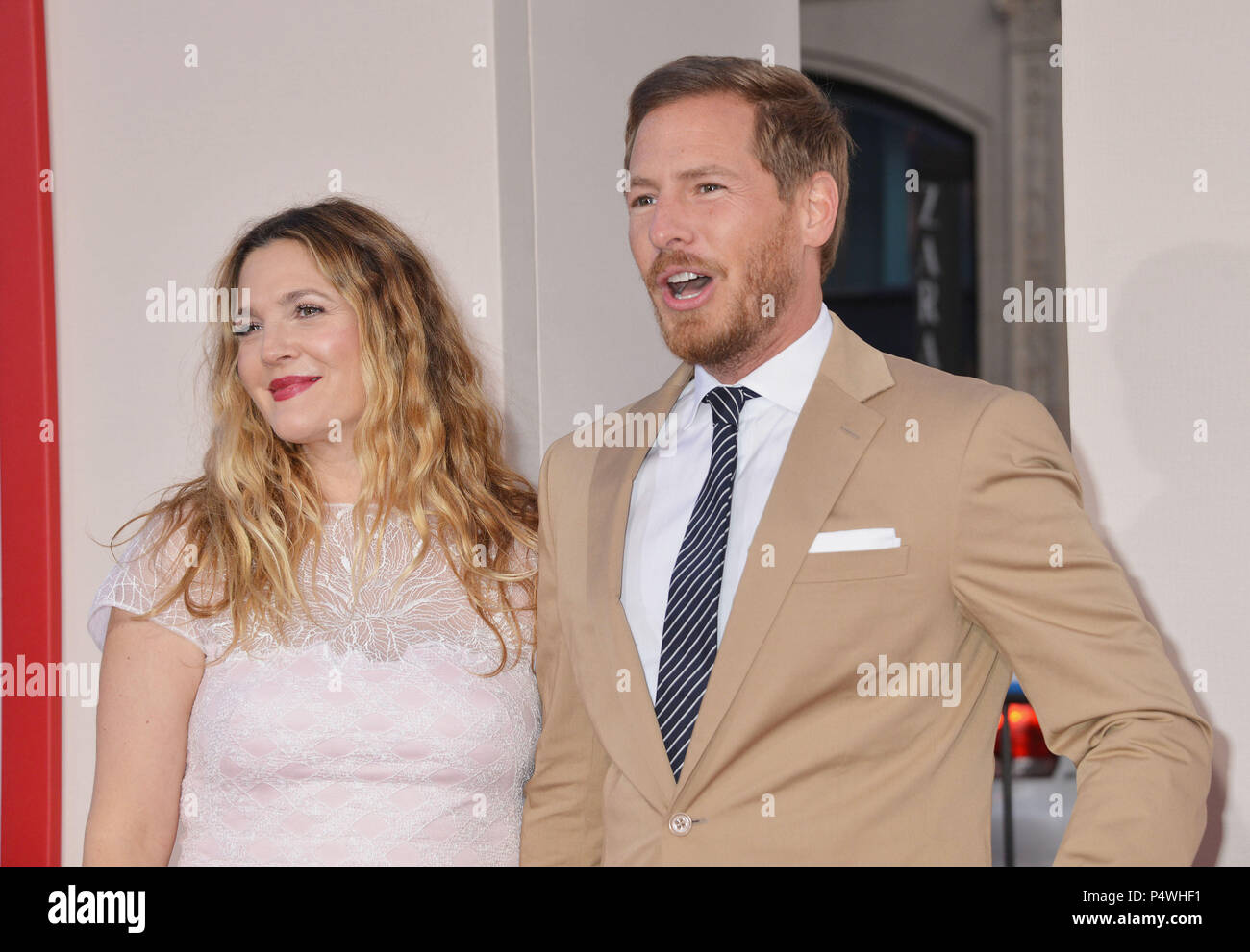 Drew Barrymore, Kopelman au premiere mélangé au Chinese Theatre de Los Angeles.Drew Barrymore Kopelman, 138 ------------- Red Carpet Event, Vertical, USA, Cinéma, Célébrités, photographie, Bestof, Arts, Culture et divertissement, Célébrités Topix fashion / Vertical, Best of, événement dans la vie d'Hollywood, Californie - Tapis rouge et en backstage, USA, Cinéma, Célébrités, cinéma, télévision, Célébrités célébrités musique, photographie, Arts et culture, Bestof, divertissement, Topix, verticale de la famille de l'année 2014 tsuni@Gamma-USA.com , enquête, un mari Banque D'Images