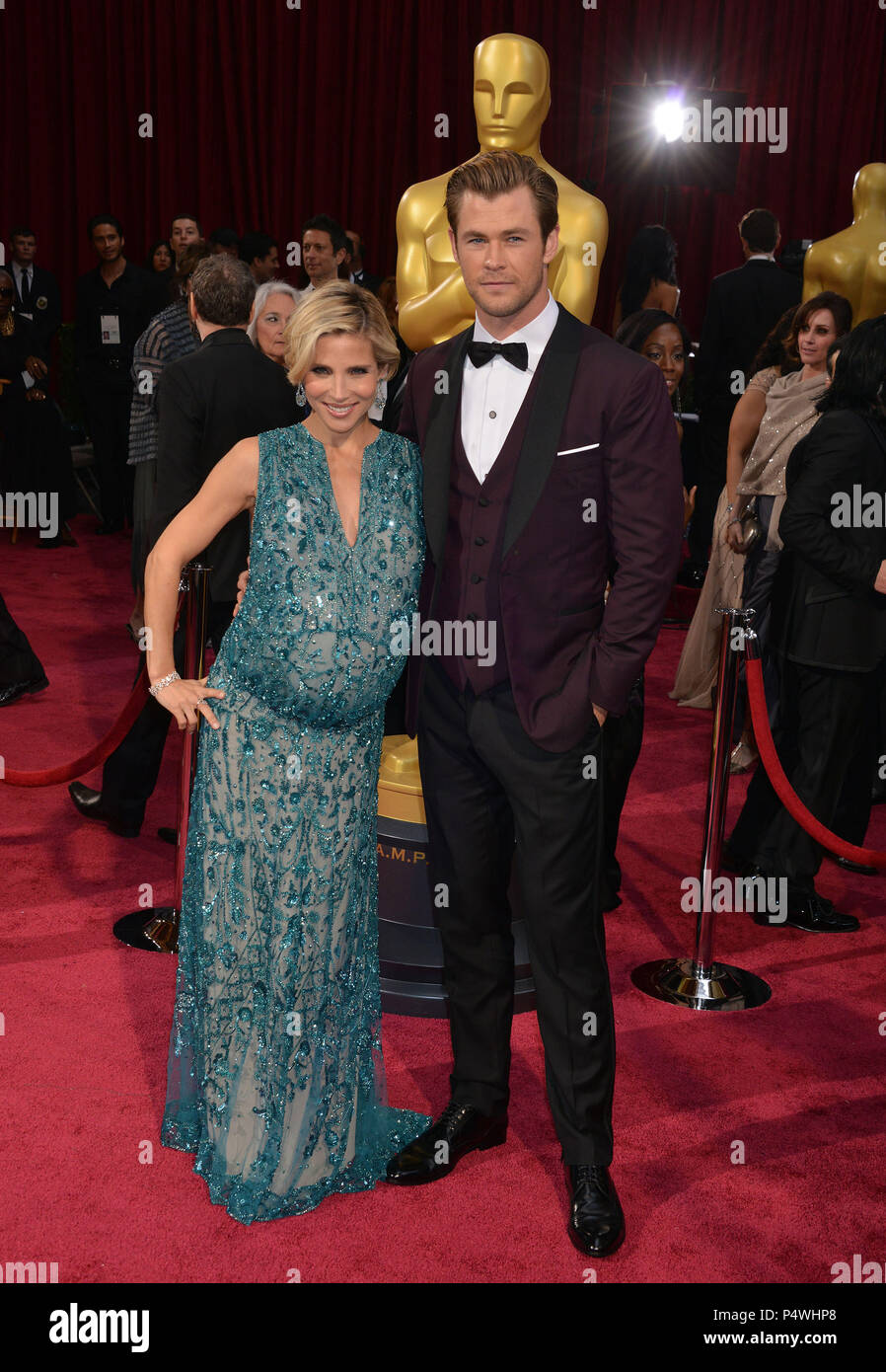 Elsa Pataky, Chris Hemsworth arrivant à la 86e cérémonie des Oscars 2014 au Dolby Theatre de Los Angeles.Elsa Pataky, Chris Hemsworth copie ------------- Red Carpet Event, Vertical, USA, Cinéma, Célébrités, photographie, Bestof, Arts, Culture et divertissement, Célébrités Topix fashion / Vertical, Best of, événement dans la vie d'Hollywood, Californie - Tapis rouge et en backstage, USA, Cinéma, Célébrités, cinéma, télévision, Célébrités célébrités musique, photographie, Arts et culture, Bestof, divertissement, Topix, verticale de la famille de l'année 2014, enquête tsuni@Gamma-USA.com , Hu Banque D'Images