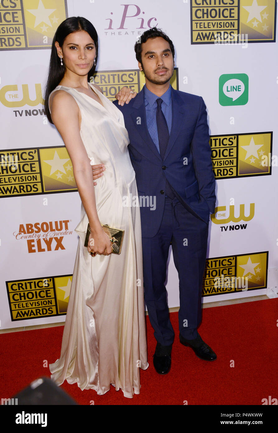 Kunal Nayyar et Femme Neha Kapur 166 au Critics' Choice Television Awards 2014 à l'hôtel Beverly Hilton à Los Angeles.Kunal Nayyar et Femme Neha Kapur 166 ------------- Red Carpet Event, Vertical, USA, Cinéma, Célébrités, photographie, Bestof, Arts, Culture et divertissement, Célébrités Topix fashion / Vertical, Best of, événement dans la vie d'Hollywood, Californie - Tapis rouge et en backstage, USA, Cinéma, Célébrités, cinéma, télévision, Célébrités célébrités musique, photographie, Arts et culture, Bestof, divertissement, Topix, verticale de la famille de l'année , 2014, enquête Banque D'Images