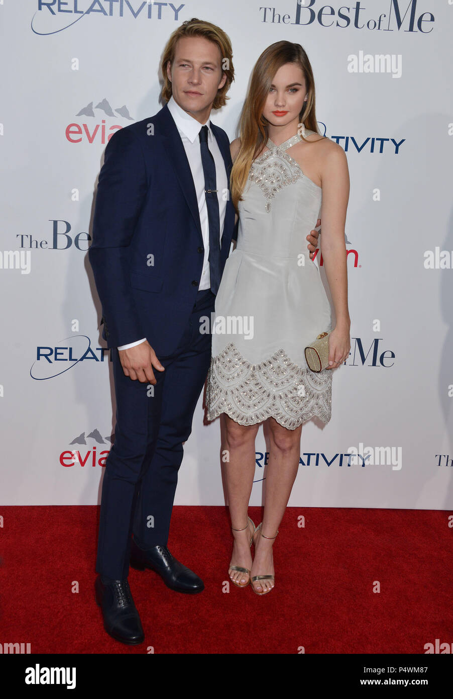 Luke Bracey, Liana Liberato au le meilleur de moi premiere au Regal Theatre inLos Angeles.Luke Bracey, Liana Liberato 054 ------------- Red Carpet Event, Vertical, USA, Cinéma, Célébrités, photographie, Bestof, Arts, Culture et divertissement, Célébrités Topix fashion / Vertical, Best of, événement dans la vie d'Hollywood, Californie - Tapis rouge et en backstage, USA, Cinéma, Célébrités, cinéma, télévision, Célébrités célébrités musique, photographie, Arts et culture, Bestof, divertissement, Topix, verticale de la famille de l'année 2014 tsuni@Gamma-USA.com , enquête, un mari Banque D'Images