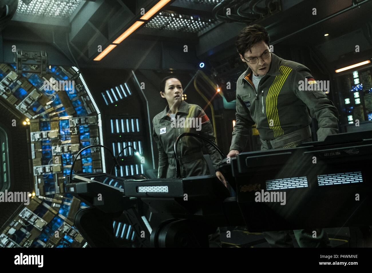 Film Original Titre : Le paradoxe de Cloverfield. Titre en anglais : Le paradoxe de Cloverfield. Directeur de film : JULIUS ONAH. Année : 2018. Stars : DANIEL BRUHL ; Zhang Ziyi. Credit : BAD ROBOT/PARAMOUNT PICTURES / Album Banque D'Images