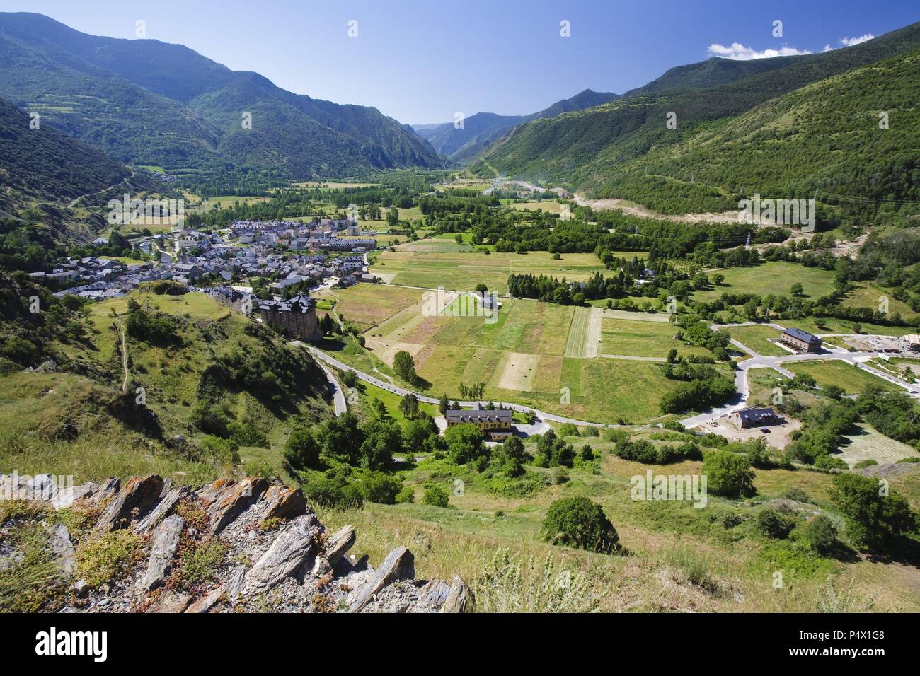 Bebe Vallee La Chaine Des Pyrenees Pallars Sobira Barcelone L Espagne Photo Stock Alamy Bebe Vallee La Chaine Des Pyrenees Pallars Sobira Barcelone L Espagne Photo Stock Alamy