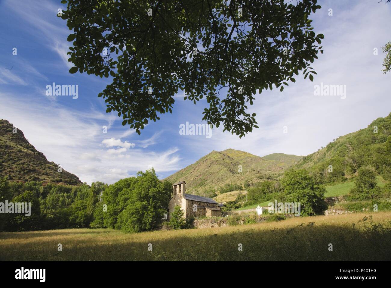 L Eglise Romane De Saint Marti Bebe Vallee La Chaine Des Pyrenees Pallars Sobira Barcelone L Espagne Photo Stock Alamy