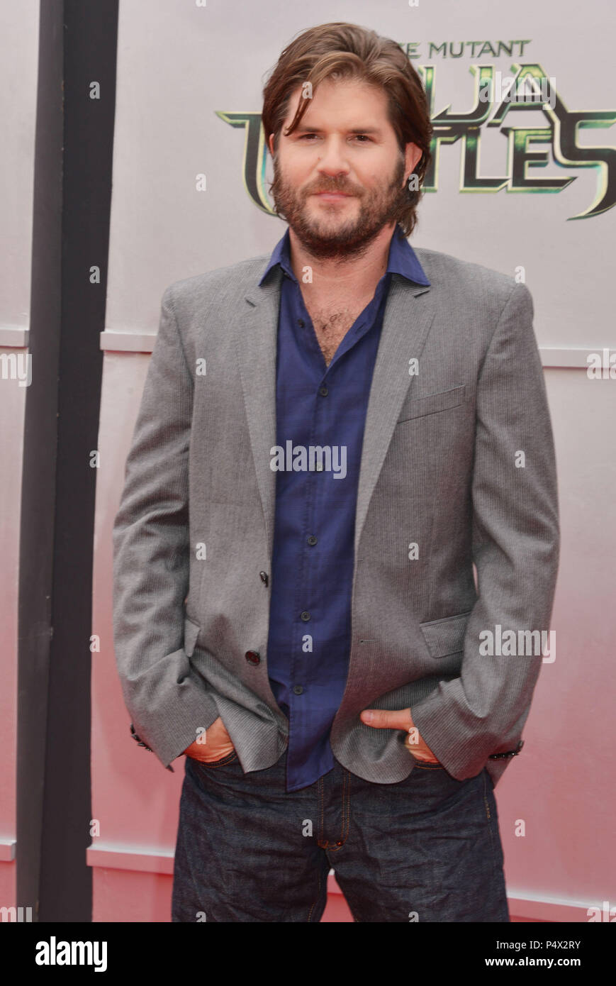 Jonathan Liebesman - directeur à la Teenage Mutant Ninja Turtles Premiere au Westwood Village Theatre de Los Angeles.Jonathan Liebesman - directeur 058 ------------- Red Carpet Event, Vertical, USA, Cinéma, Célébrités, photographie, Bestof, Arts, Culture et divertissement, Célébrités Topix fashion / Vertical, Best of, événement dans la vie d'Hollywood, Californie - Tapis rouge et en backstage, USA, Cinéma, Célébrités, cinéma, télévision, Célébrités célébrités musique, photographie, Arts et culture, Bestof, divertissement, Topix trois quarts, vertical, une personne,, de l'oui Banque D'Images