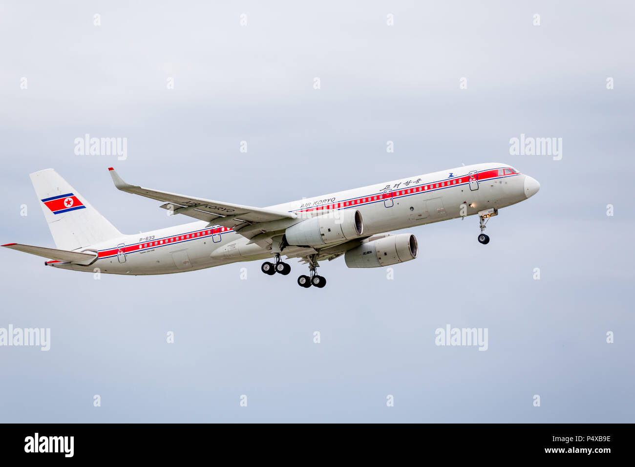 La Russie, Vladivostok, 05/26/2017. Avion de passagers Tupolev Tu-204-100B de l'entreprise Air Koryo (Corée du Nord) dans un ciel. Banque D'Images