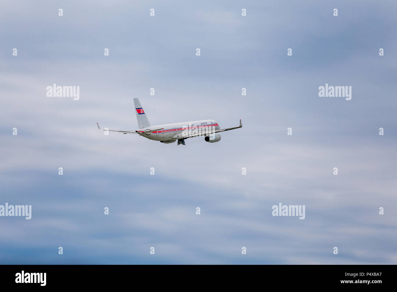 La Russie, Vladivostok, 05/26/2017. Avion de passagers Tupolev Tu-204-100B de l'entreprise Air Koryo (Corée du Nord) dans un ciel. Banque D'Images