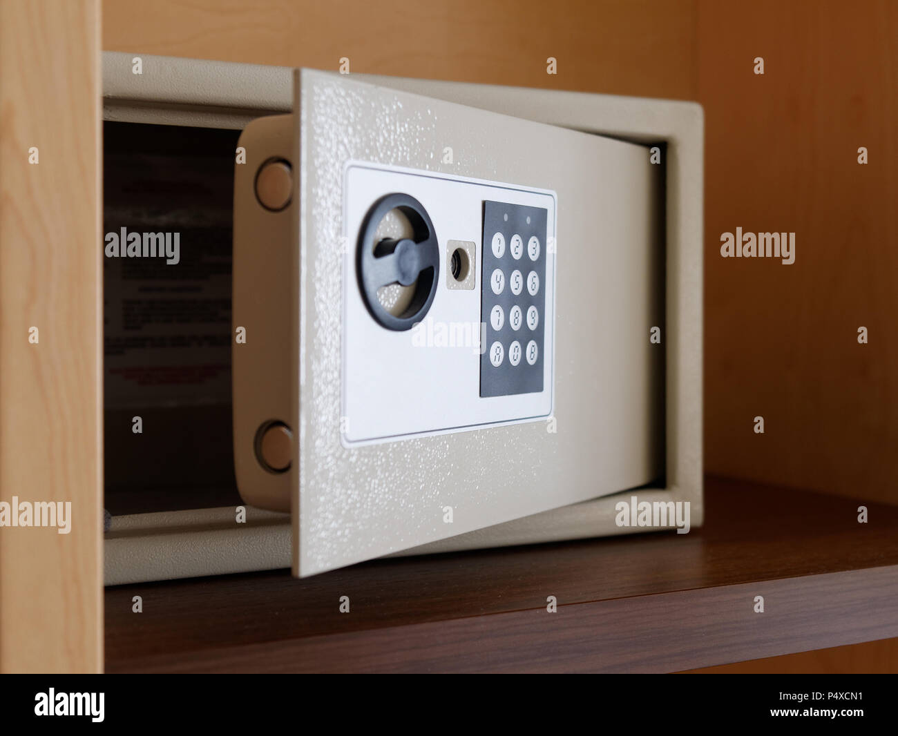 Ouvrir un coffre-fort numérique déverrouillé clés Banque D'Images